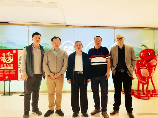 校友会秘书处于活动当日成立(图为会长黄力之教授和四位副会长)